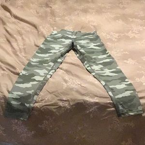 Worn once. Aerie camo legging